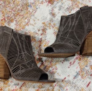 Vince Camuto Kimora Cutout Sandal